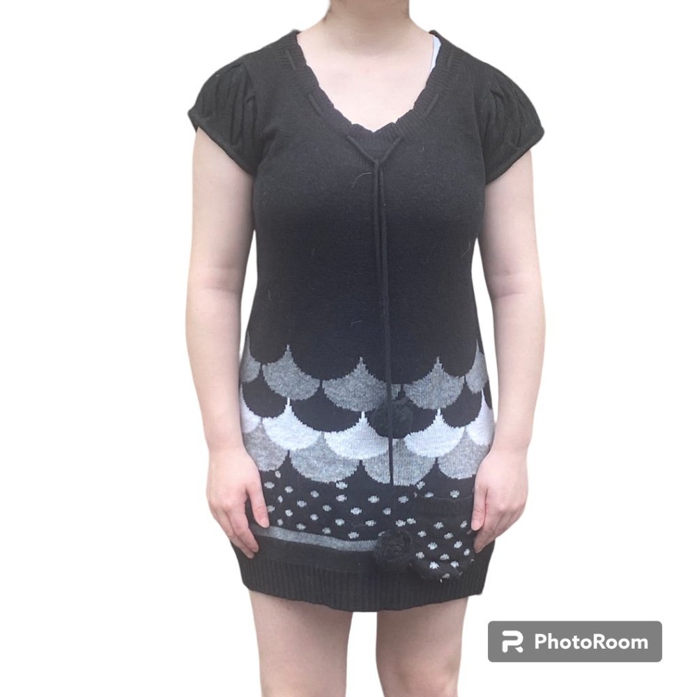 Papillon mini short sleeve pom pom‎ sweater dress sz M